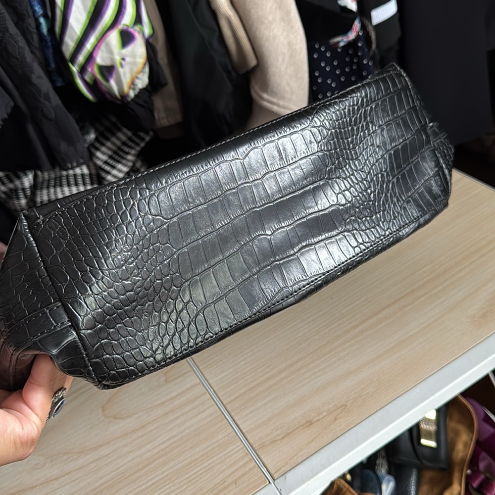 Simply Vera Vera Wang Black Leather Tote with Croc-Texture Trim - Picture 10 of 13